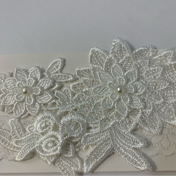 White Two-piece Garter Set with Lace and Pearl Appliques Size Medium NWT - Picture 8 of 9